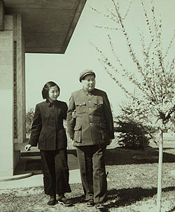 Hou Bo of Mao Zedong with his daughter 
