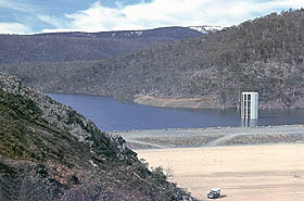 Landrover at Eucembene Dam